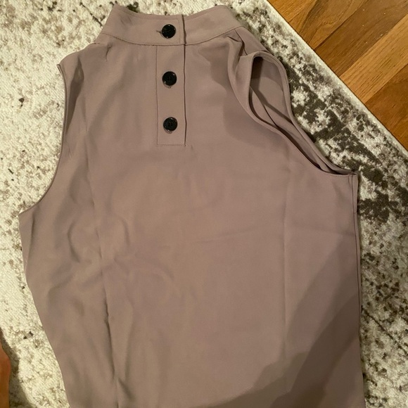 New🍁Beautiful back button blousy top - Picture 7 of 7